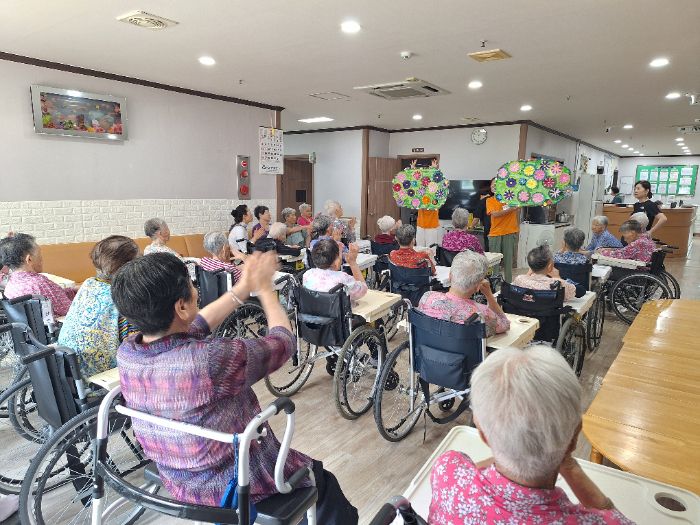내손에활짝핀연꽃1.jpg