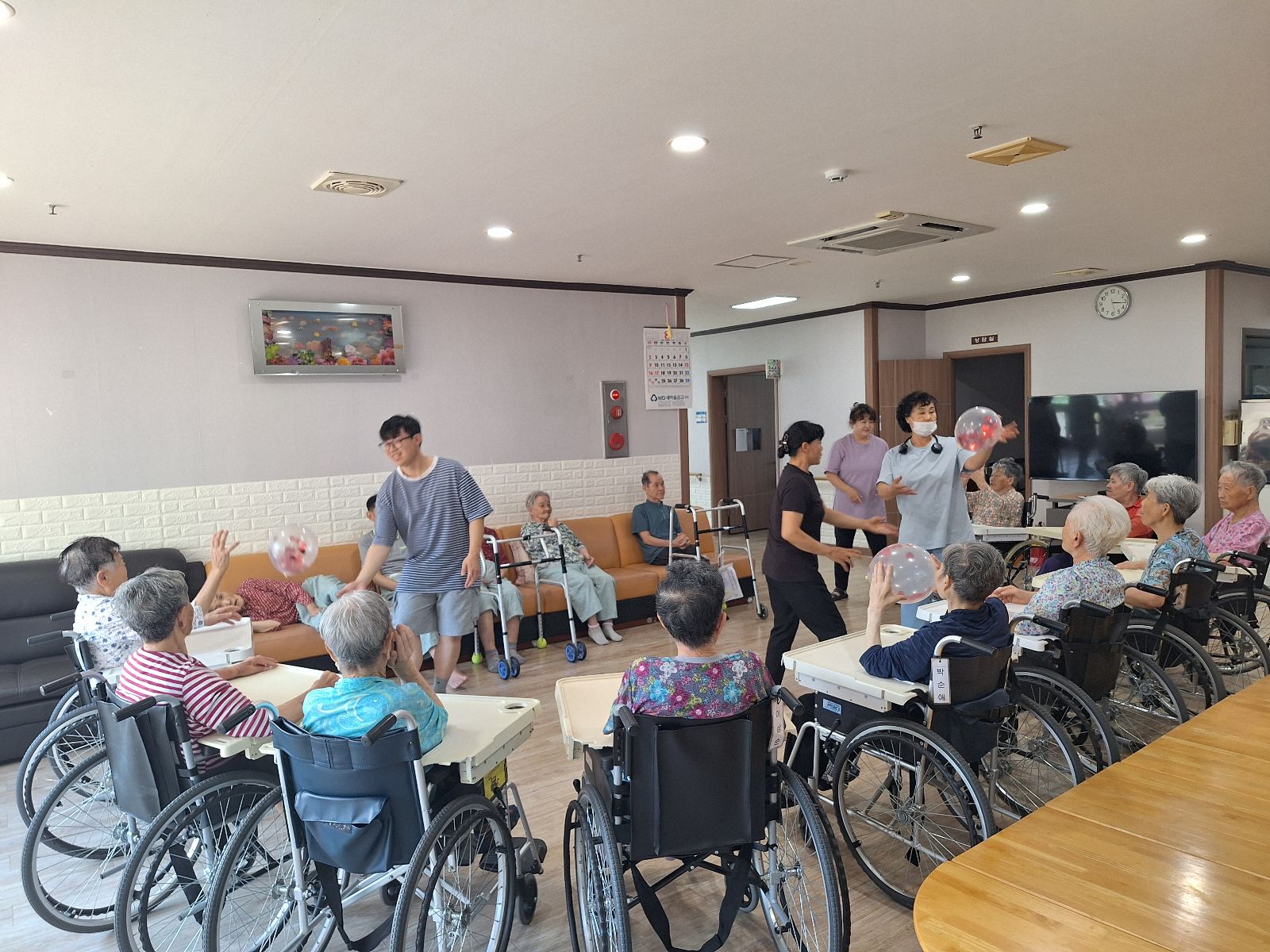 행복한풍선놀이.jpg